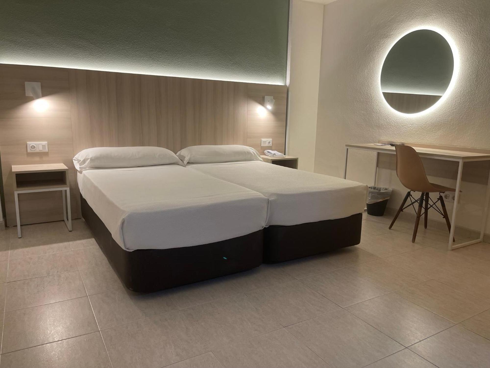 Hotel Marconi Бенидорм Екстериор снимка