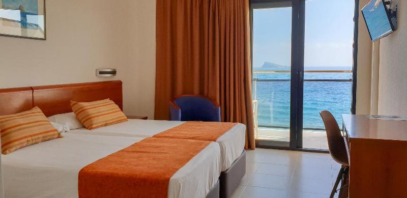 Hotel Marconi Бенидорм Стая снимка