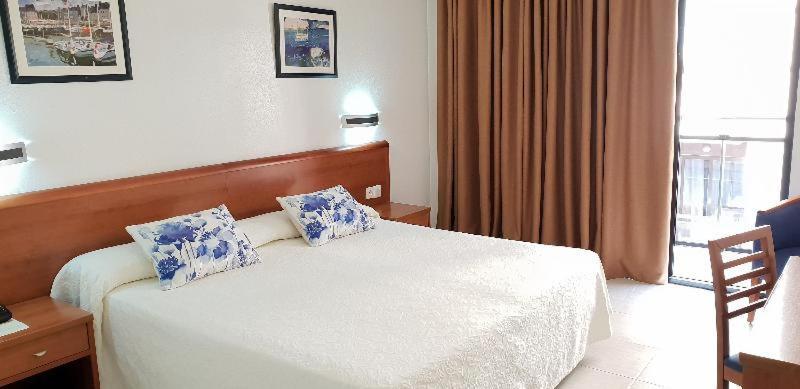 Hotel Marconi Бенидорм Стая снимка
