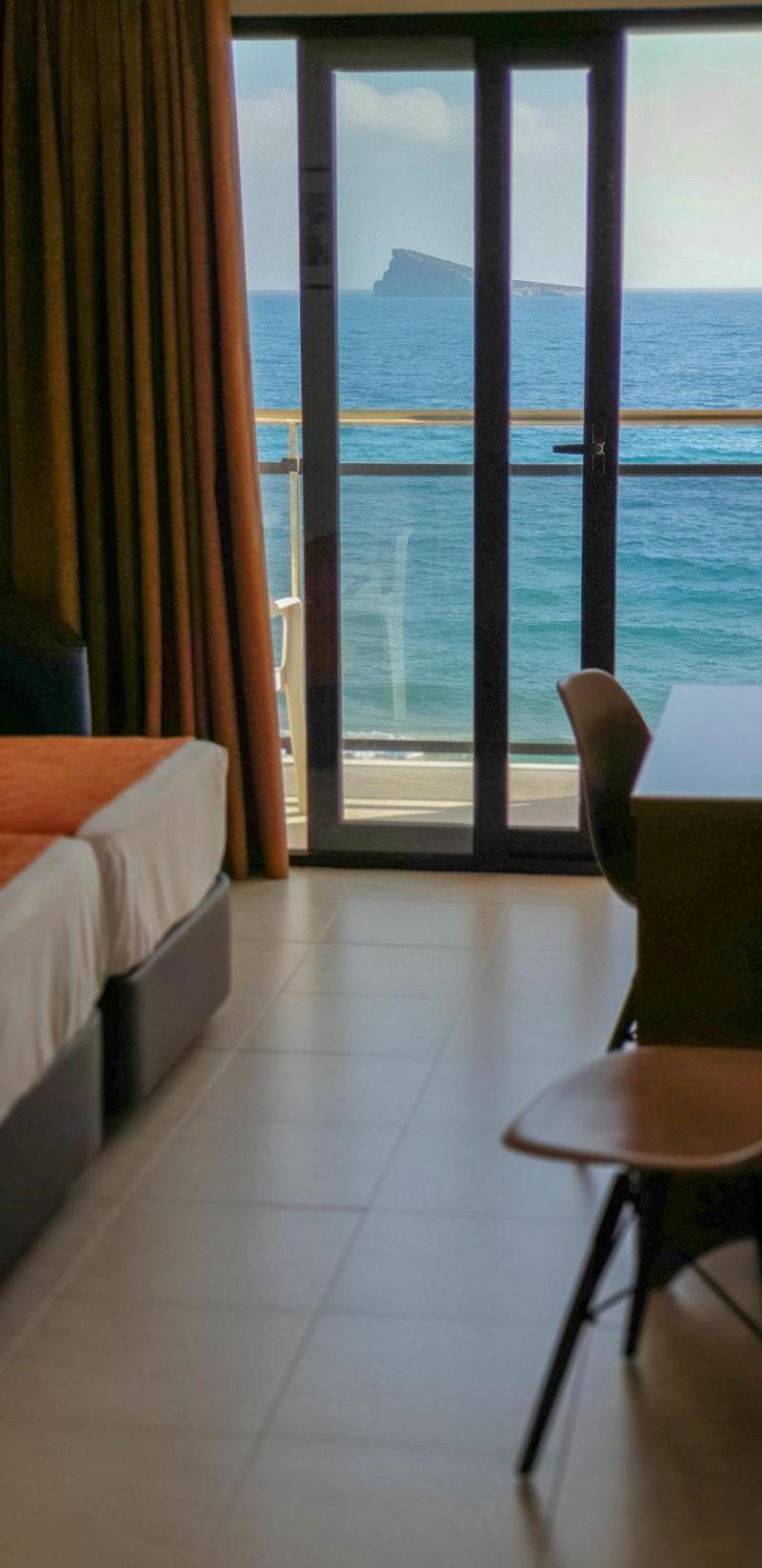 Hotel Marconi Бенидорм Стая снимка